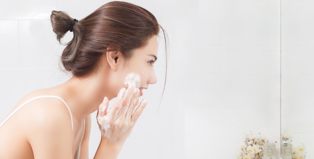 Делікатне очищення обличчя з пінками для вмивання